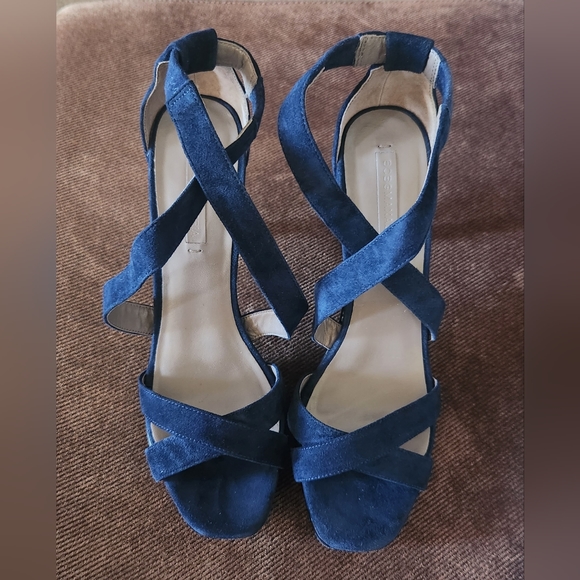 BCBGMAXAZRIA Blue Suede Platform Heel - Picture 2 of 9